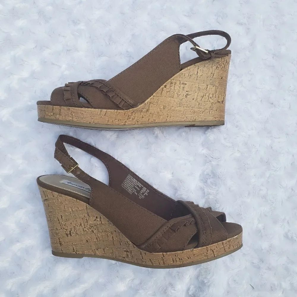 American Eagle size 9.5 brown canvas open toe wedge heel